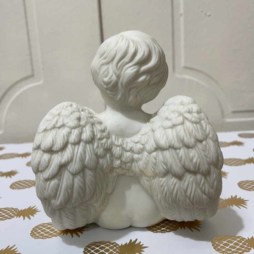 IVORY CERAMIC ANGEL W/ PUPPY - Picture 4 of 4